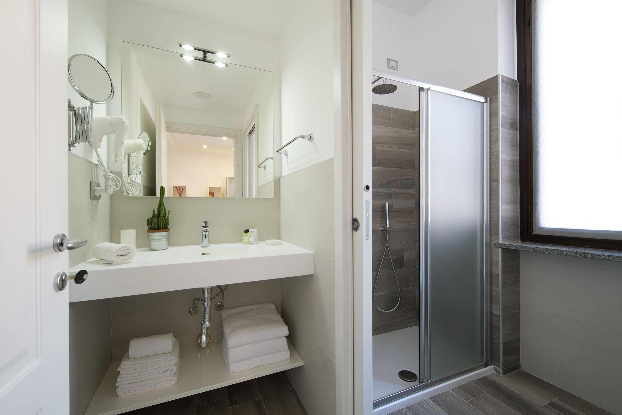 Monza City Rooms & Studios מראה חיצוני תמונה