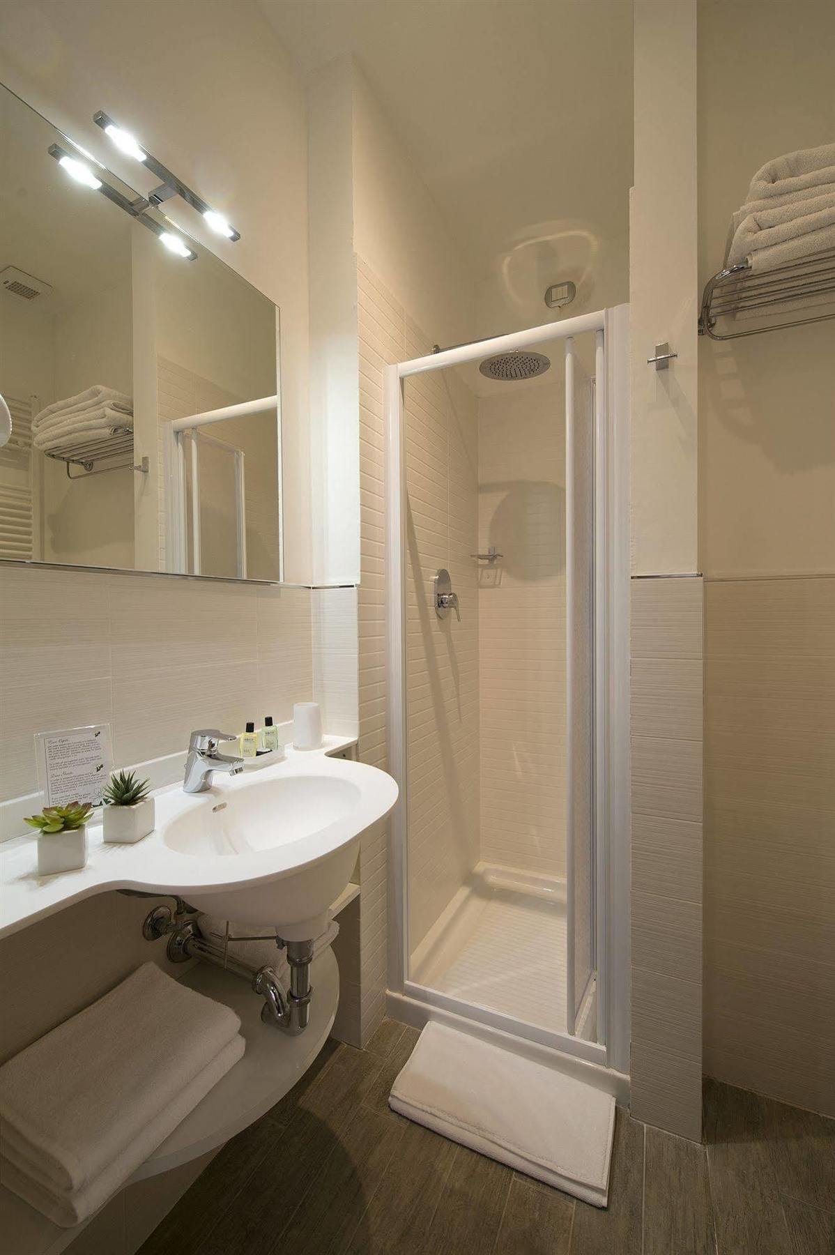 Monza City Rooms & Studios מראה חיצוני תמונה